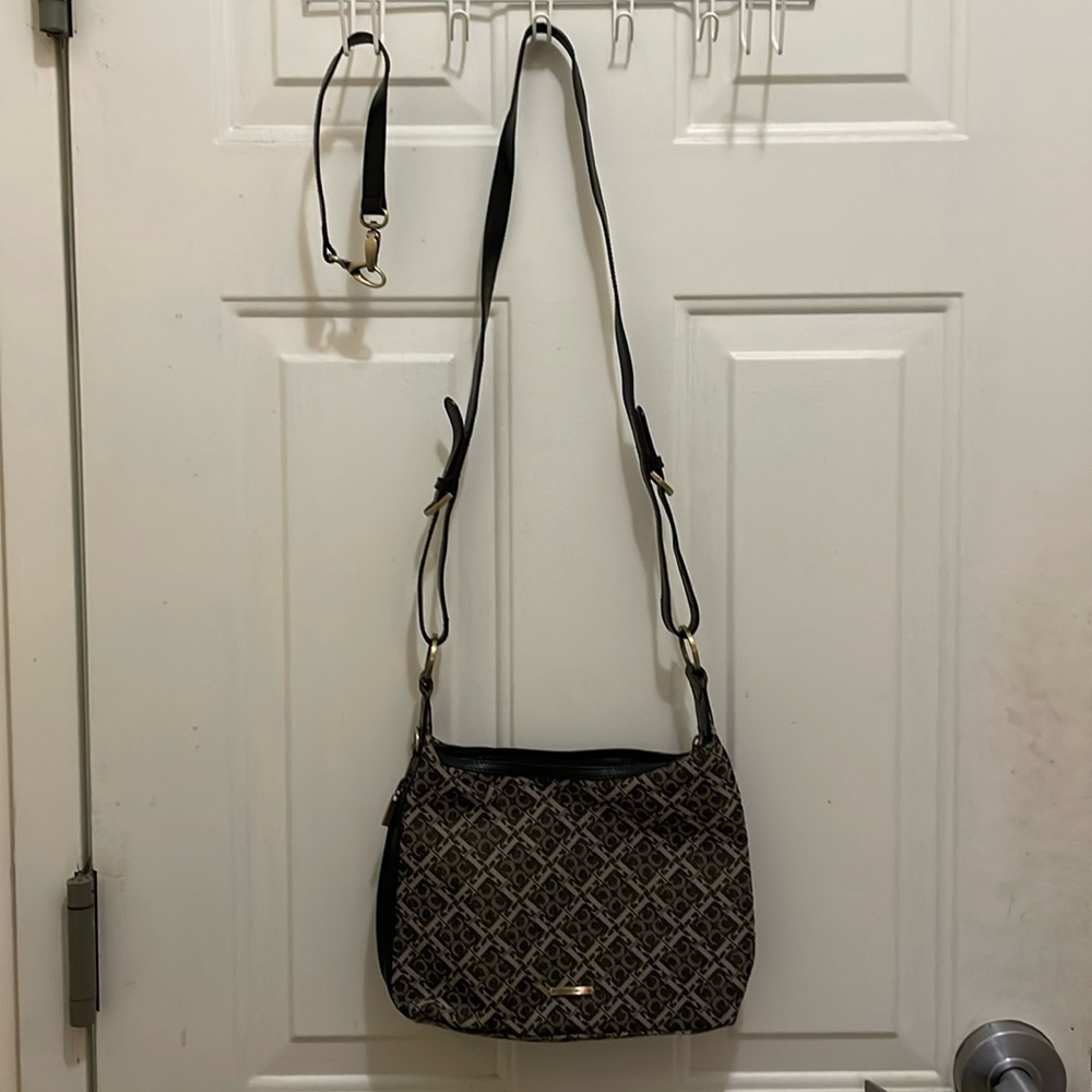 CLAUDIO FERRICI: NWOT women’s print Crossbody bag, with adjustable strap.